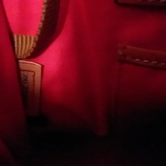 🎁 SOLD NEW Dooney & Burke White w SaddleTan Bag/Crossbody - Picture 11 of 12